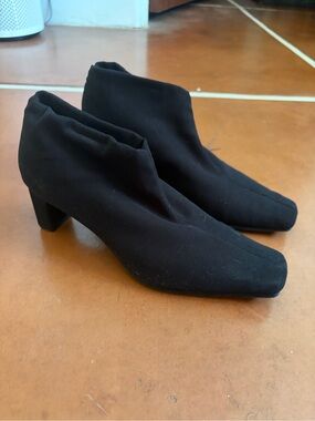 Y2K 90s minimalist neoprene square toe ankle bootie